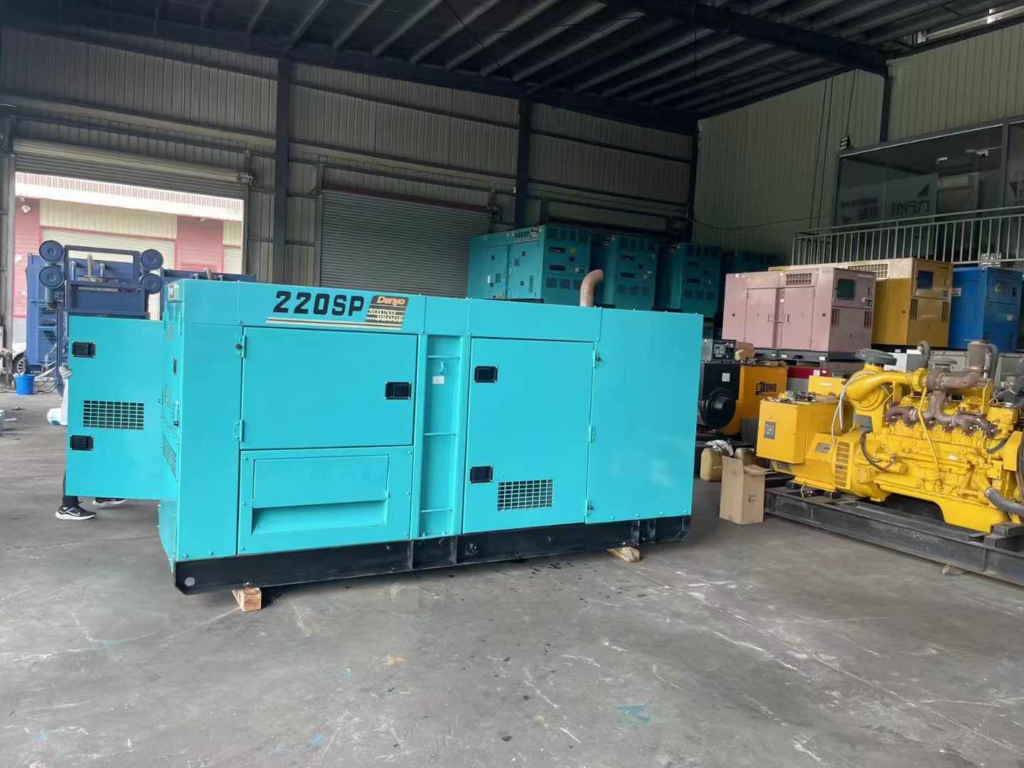 铜山柴油发电机组长期不间断运行时，如何监控其温度和压力？