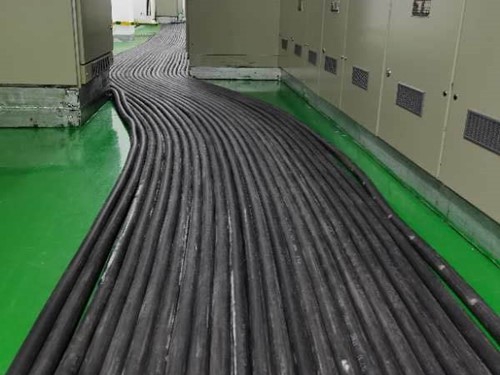 铜山如何根据理论计算公式计算温度对特定电压测量结果的影响？